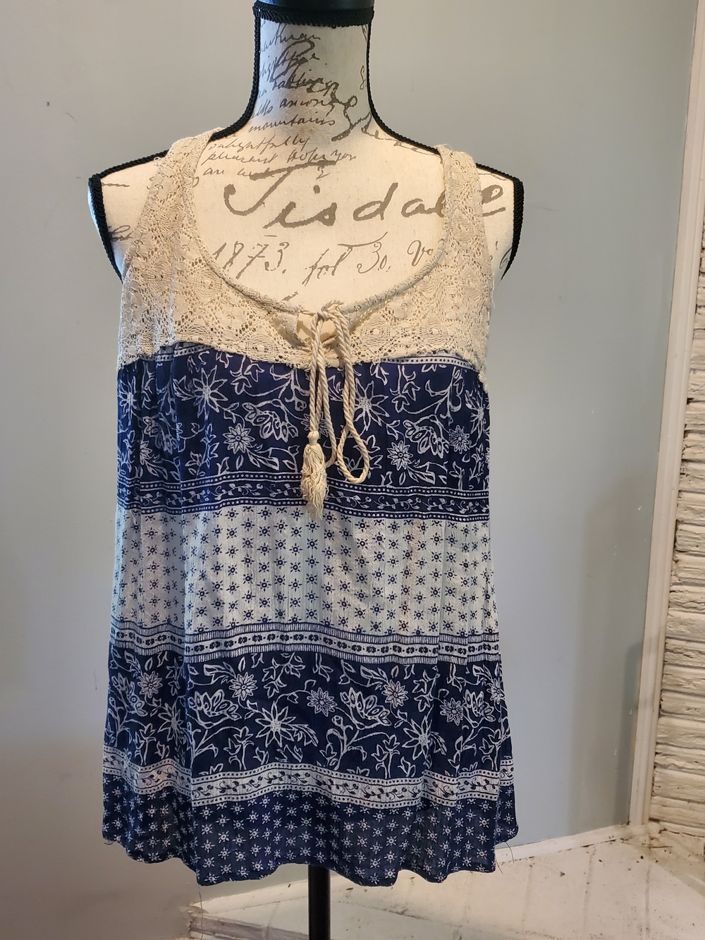 Lagaci Bohemian Cream & Navy Crochet Lace Tank Size Medium